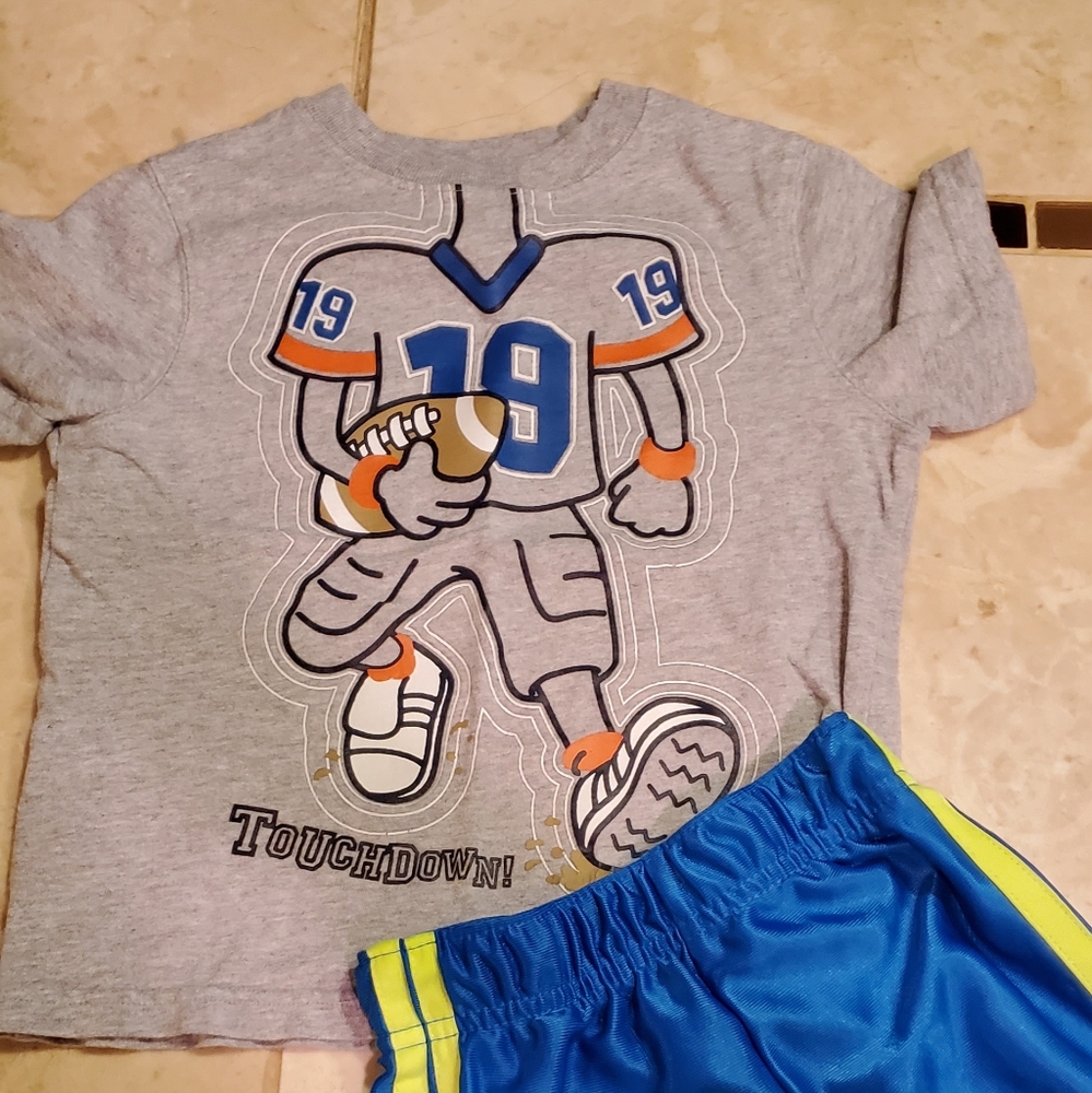 Gray Gators football tee shirt with bonus shorts